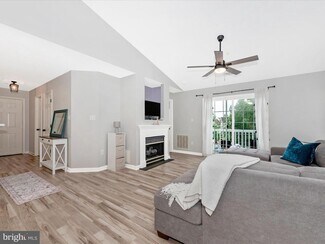 Building Photo - 2501 Coach House Way