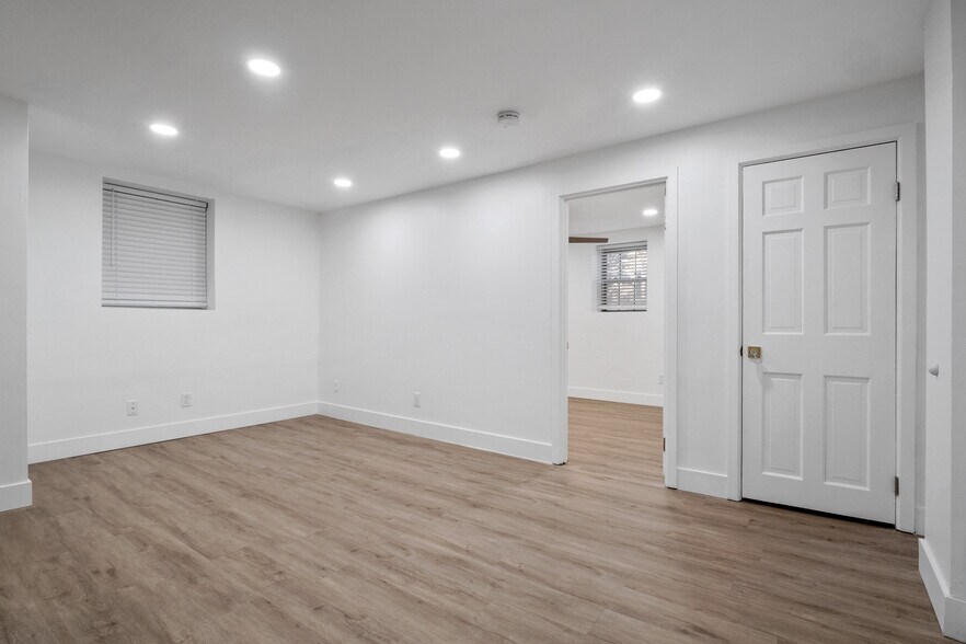 Clean & bright! - 4512 Westminster Plz