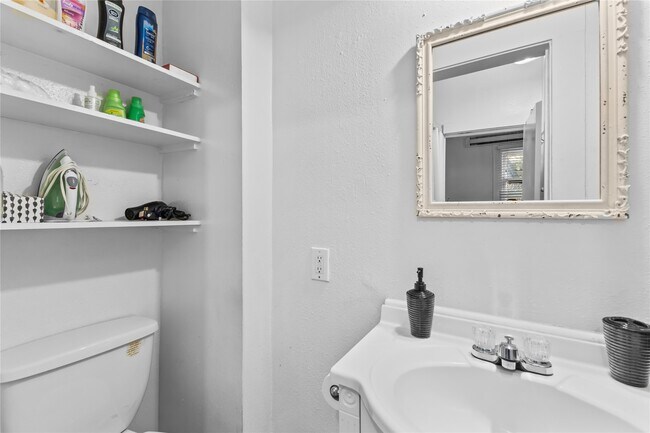 Building Photo - 2509 Whitney St