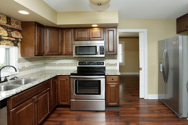 Building Photo - 1051 Chinoe Rd