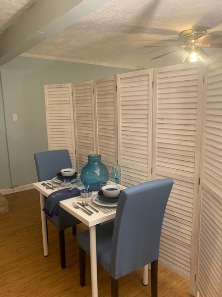 Dining Area - 729 Congress St SE