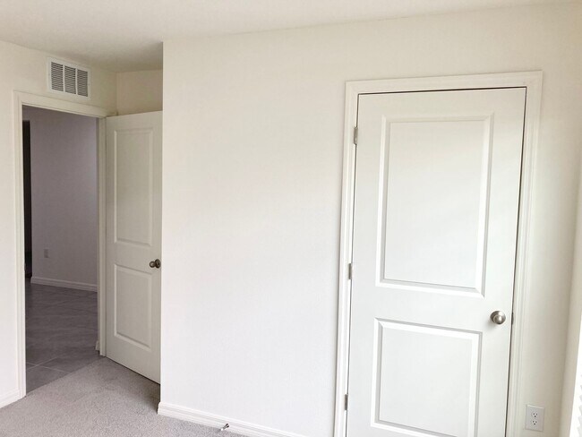 Building Photo - The Fairways Golf Course Home