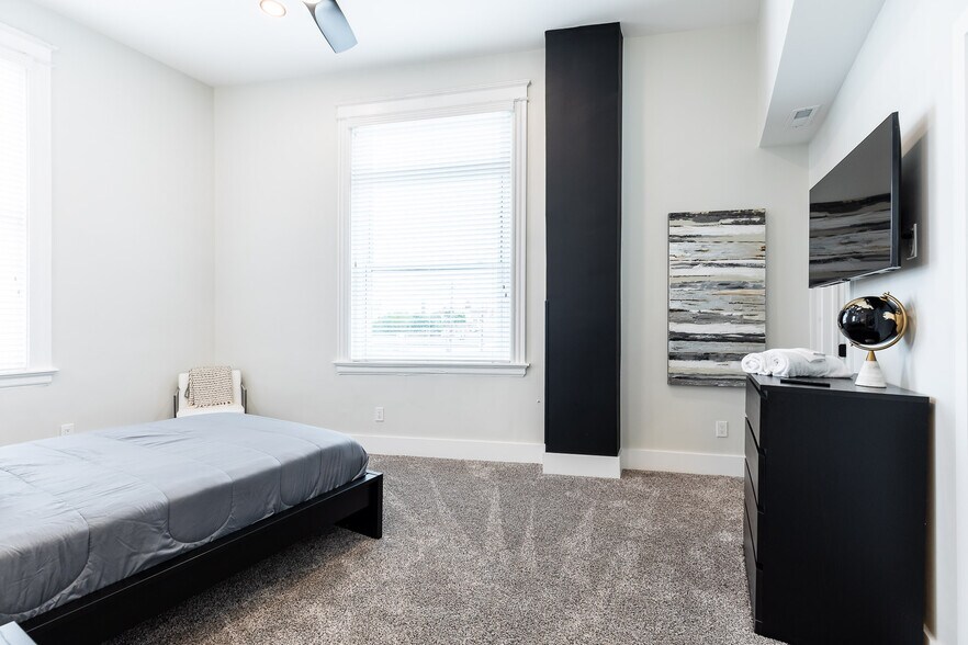 Bedroom 2 has walk-in closet and attached bath - 795 E McMillan St