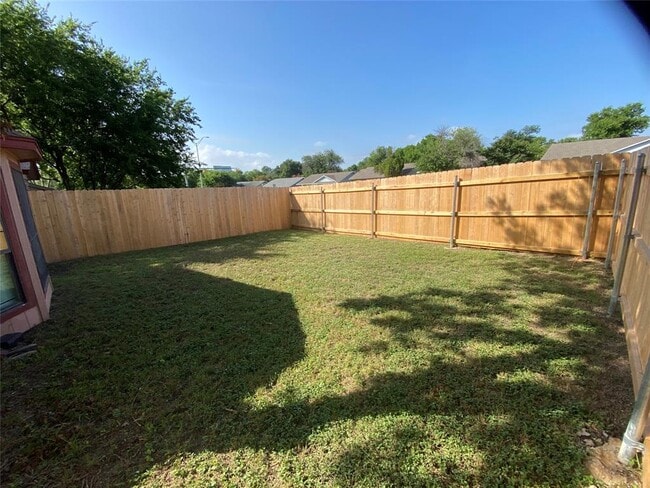 Building Photo - 316 W William Cannon Dr