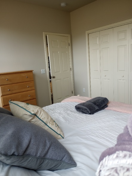 Building Photo - 1097 Tree Farm Rd