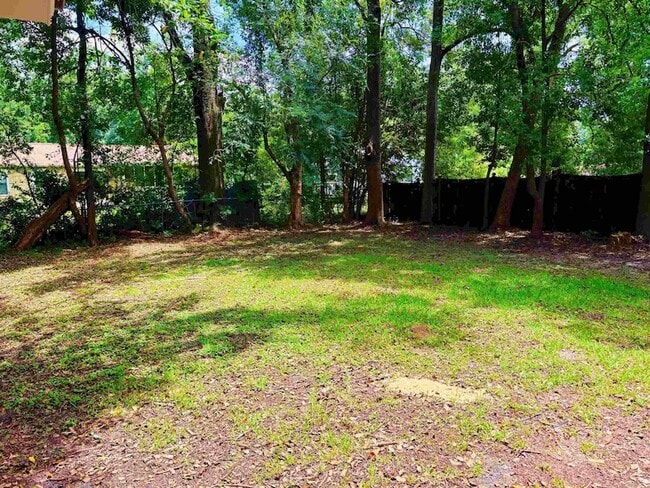 Building Photo - 412 E Magnolia Dr