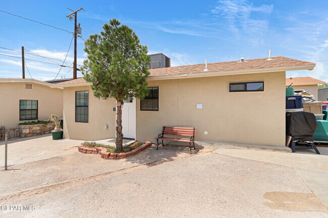 Building Photo - 5796 Ethel Rd