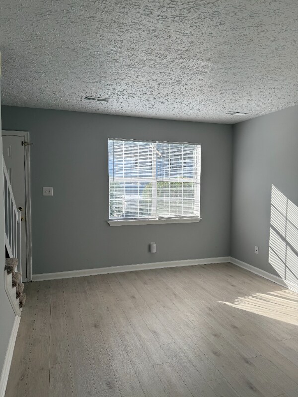 Building Photo - 15 Ferguson Dr