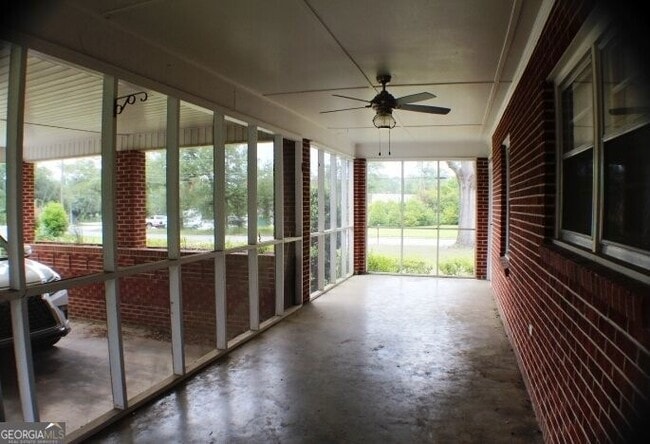Building Photo - 106 Oakhurst St
