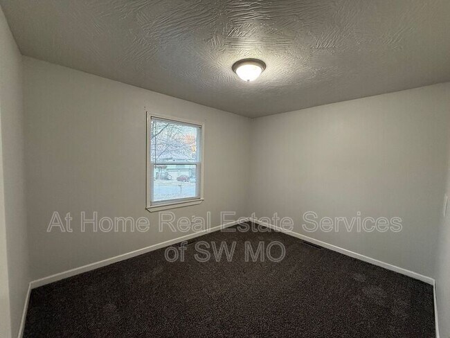 Building Photo - 2734 E Cragmont St