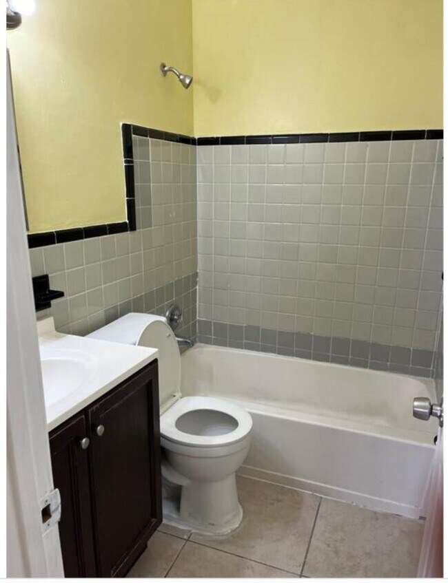 Building Photo - 6240 SW 39th Ct