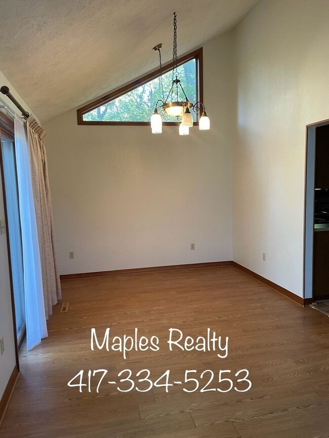 Building Photo - NEW LISTING - 3 bedroom, 2.5 bath in Ridgedale, MO near Big Cedar Lodge