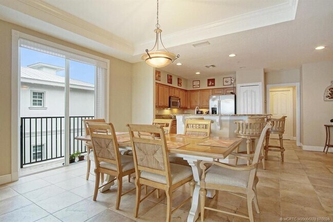 Building Photo - 3736 NE Indian River Dr