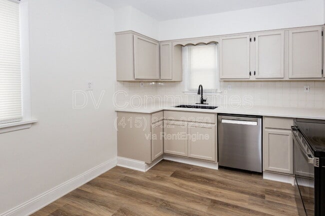 Building Photo - 3971 E 71st St