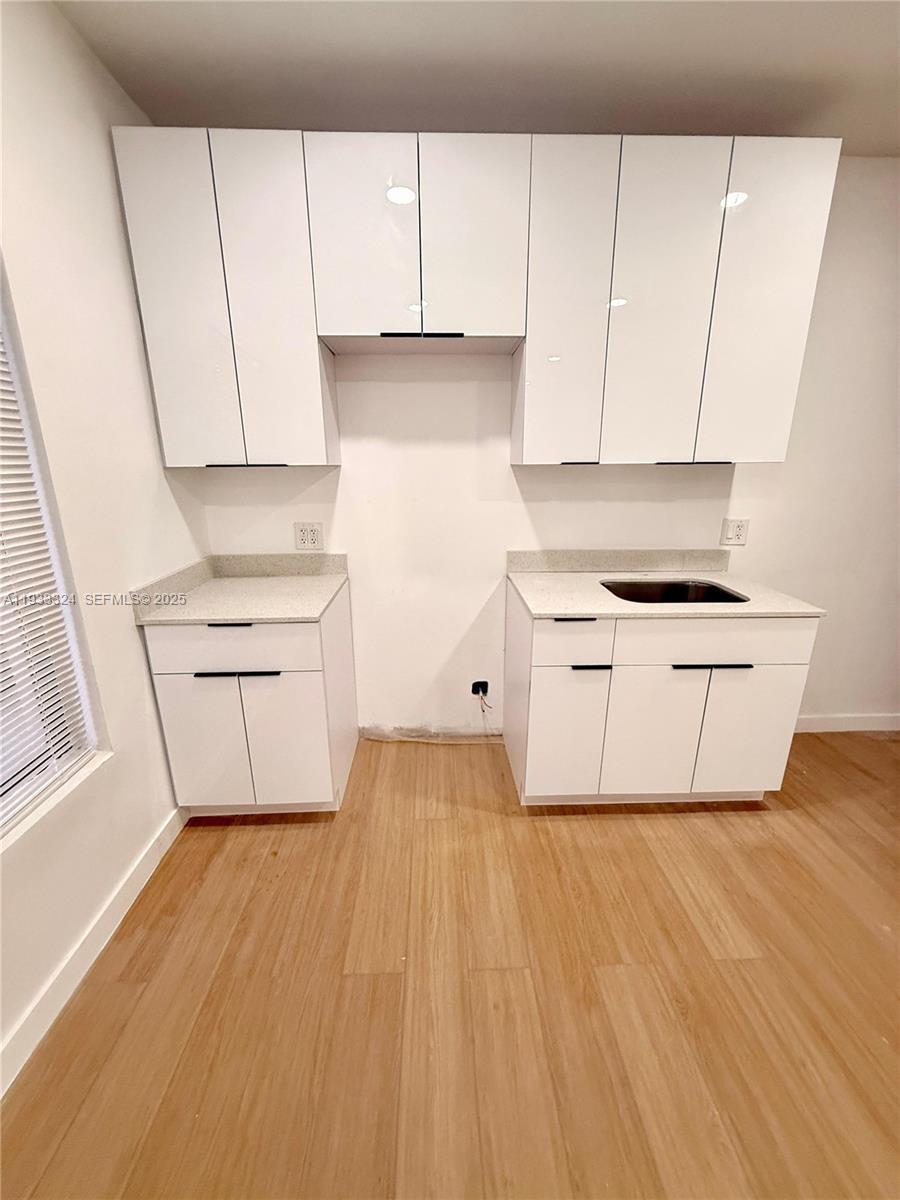 Building Photo - 125 SW 19th Ave