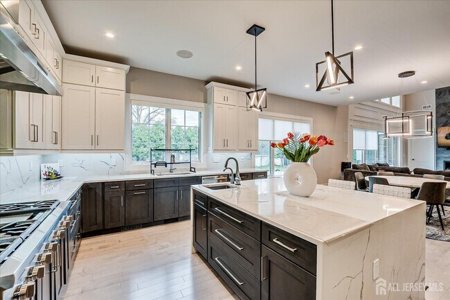 Building Photo - 3979 Park Ave