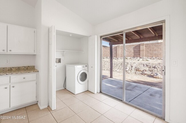 Building Photo - 7209 S Avenida Del Nopal