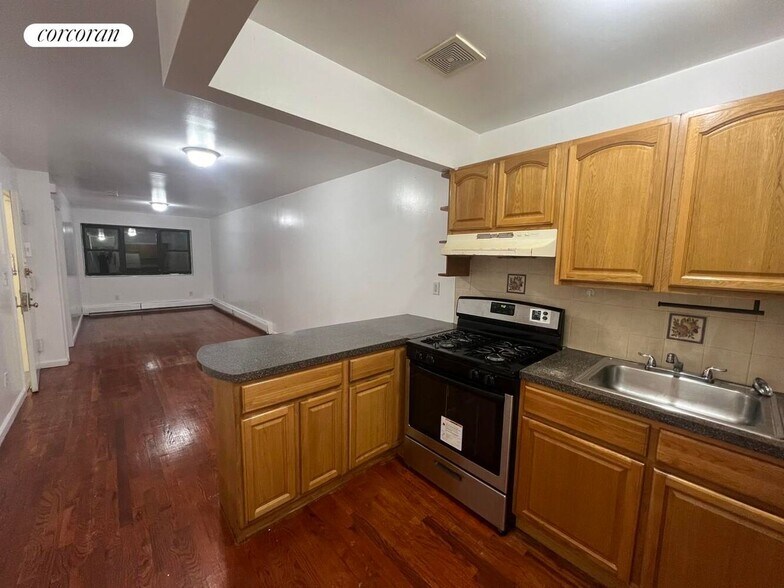 Primary Photo - 407 Kosciuszko St