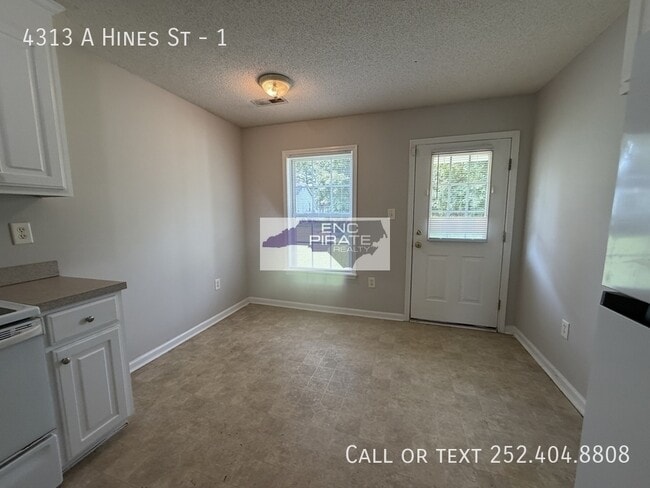 Building Photo - 4313A Hines St