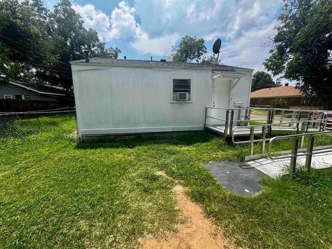 Building Photo - 1814 Pearl Ave