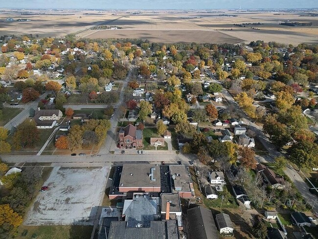 Building Photo - 405 E 5th St