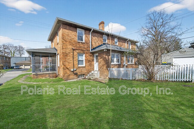 Building Photo - 715 E 60th St