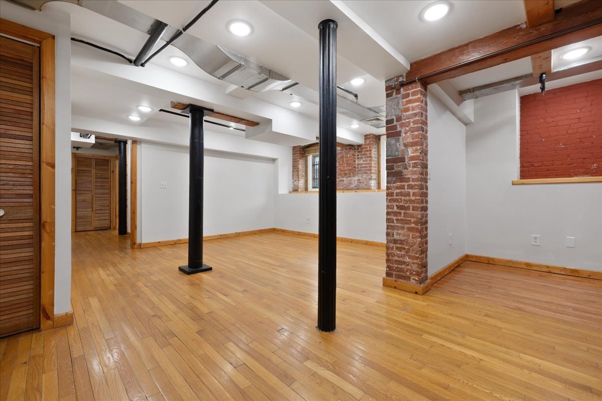 Building Photo - 325 Lafayette St