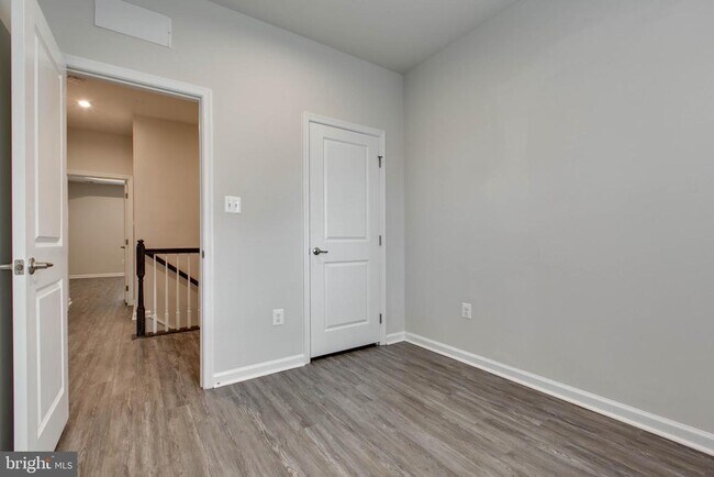 Building Photo - 3004 Cornfield Ave