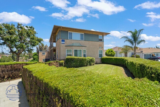 Building Photo - 5626-5628 Edgemar Ave.