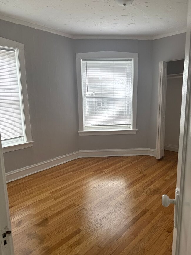 Building Photo - 2 BEDROOM 1 BATHROOM