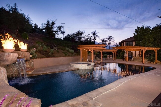Building Photo - 1285 Horizon Ridge