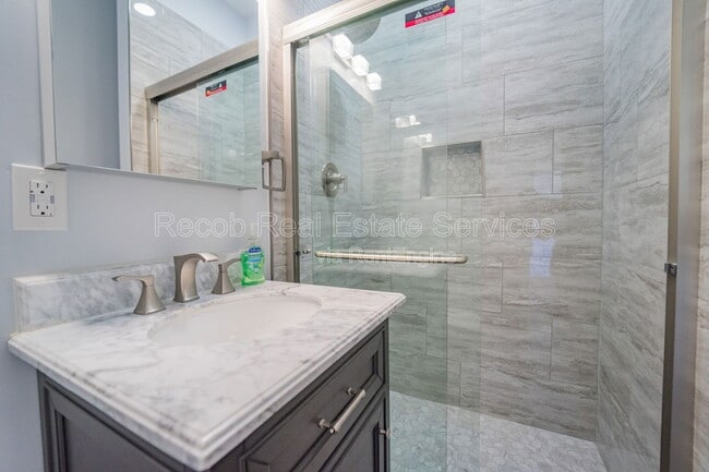 Building Photo - 3345 Columbia St