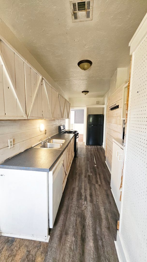 Building Photo - Duplex in the heart of historic NW OKC!