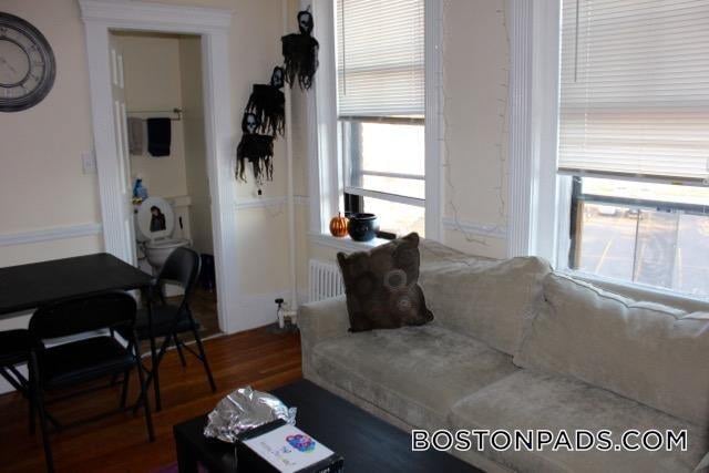 Building Photo - 447 Park Dr