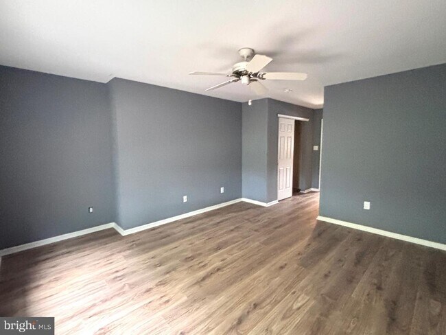 Building Photo - 7708B Normandy Dr