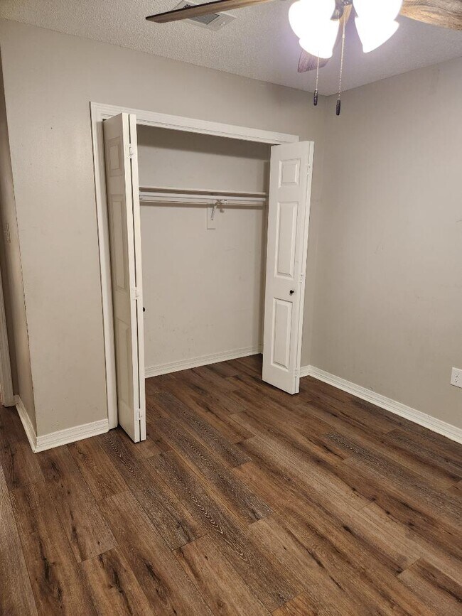 Building Photo - 9321 Champion Cir S