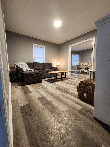 Building Photo - 1404 Monroe Ave