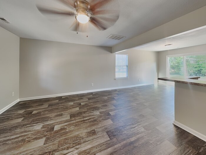 Building Photo - 2873 Signal Ct SW