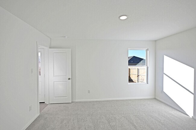 Building Photo - 10036 Mather Wy