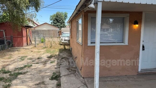 Building Photo - 1506 1/2 Spruce St