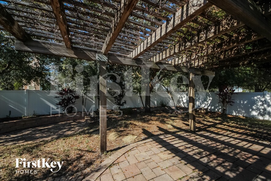 Building Photo - 9953 Shadow Creek Dr