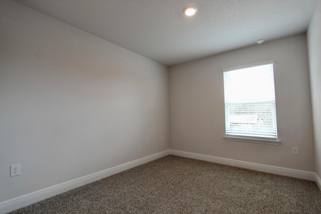 Building Photo - 323 Callie Dr