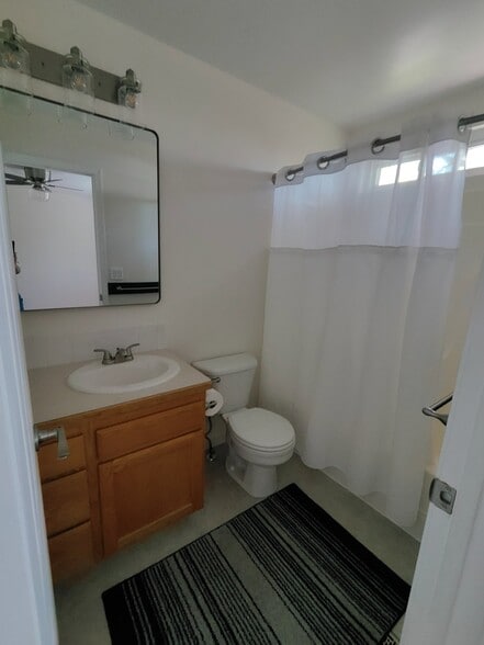 Building Photo - 955 Pheasant Ct