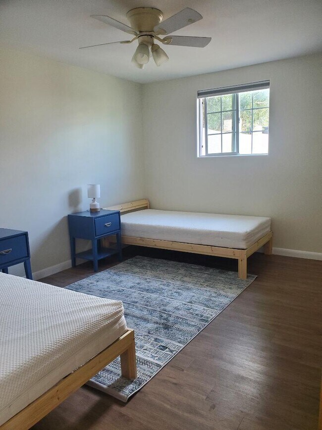 Building Photo - 1520 W Encanto Blvd