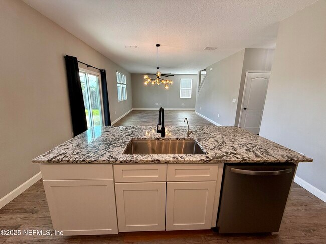 Building Photo - 2200 Pebble Point Dr