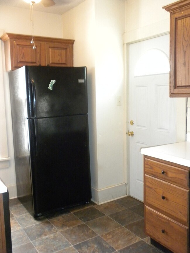 Building Photo - East Campus- 3 Bedroom Home