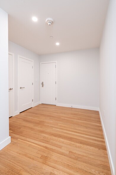 Building Photo - 17a Forest St. Unit 42