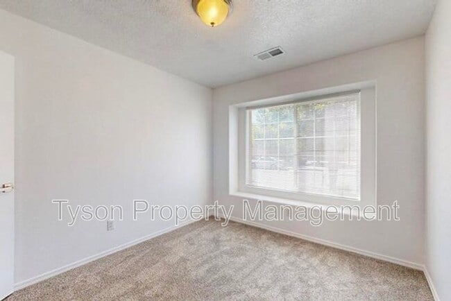 Building Photo - 1033 Desert Paintbrush Loop