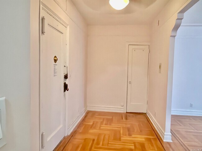 Building Photo - 35-40-40 82nd St
