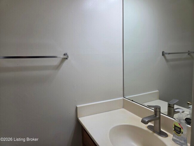 Building Photo - 4204 Holly Tree Dr